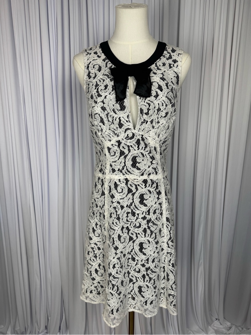 Victoria's Secret Sleeveless White Lace Mini Dress with Black Bow Size 8